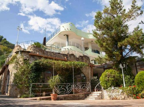 1-villa-esterna tenuta-dei-Normanni