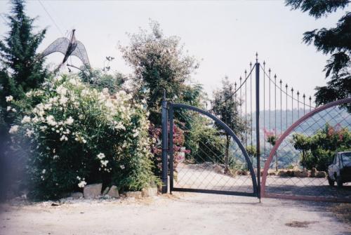 2-cancello. tenuta-dei-Normannijpg