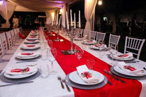 5-tavolo-festa tenuta-dei-Normanni (1)